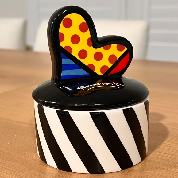 Romero Britto Colorful Heart Round Trinket Box - Picture 1 of 10
